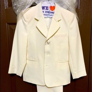 2pc boys off white suit, Style by France, NOIR formal wear,size7/8